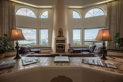 Image de Best Beach Front House à Bandon, vue sur l'océan, spa, golf, pêche, cheminée!