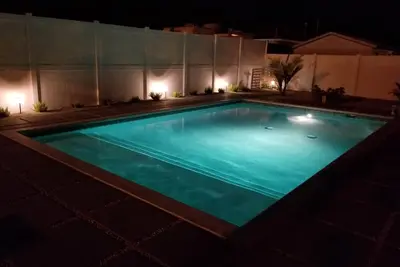 Image de Ne manquez pas celui-ci! Immaculée, 15 min de la plage, avec piscine chauffée! !