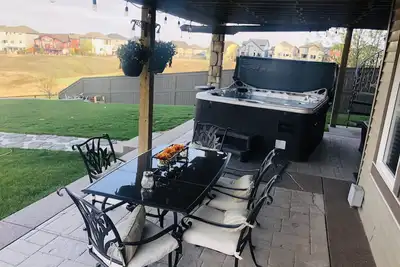 Image de Suite exécutive R&R, entrée privée, 4 couchages, bain à remous avec vue sur le parc \/ étang