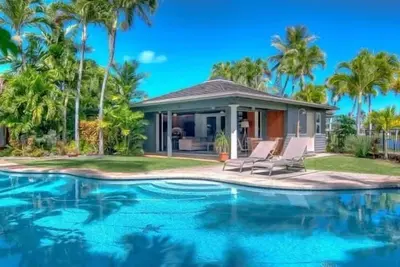Image de Kailua Guesthouse avec piscine et vue! Parking et wi-fi inclus