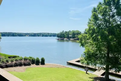 Image de Suite Waterfront de luxe récemment rénovée / Prime Location / Golf 3ème en Ga / Wifi