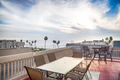 Image de *** Ocean View- 2 bed- Book Fall semaines! Immense balcon avec vue sur la mer!