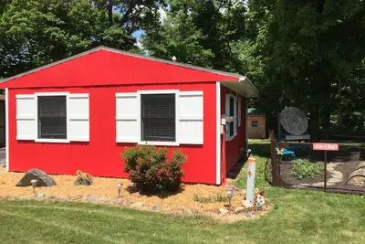 Image de Chalet de détente niché sur le lac Freeman avec front de mer privé et piscine
