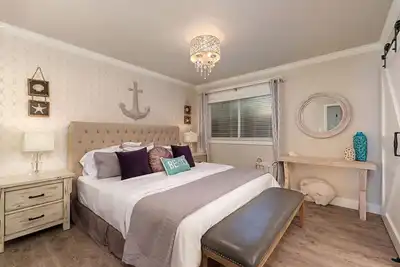 Image de Luxueux 3-lit \/ 2 salles de bain Coastal Modern Beach Cottage-Central Ac, marcher jusqu'Ă la plage!