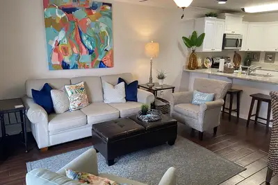 Image de 4208 Beautiful Updated Condo, 5 étoiles, service de plage, plage privée, WiFi