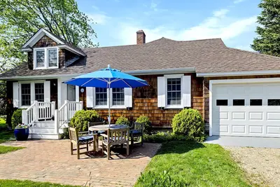 Image de Belle 3 Bdrm dans Eh Village. Promenade Ă la plage et aux magasins.