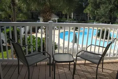 Image de 1 Chambre St Simons Condo- Spectaculaire Vue sur la piscine! Près de l'océan / Pier