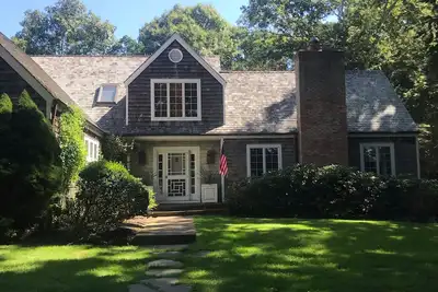 Image de East Hampton village location familiale calme du 4 au 11 août, animaux domestiques formés maison bienvenus.