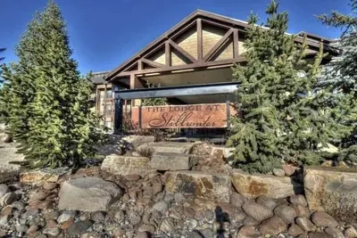 Image de Nouvelle Liste! ! ! ! Resort Condo près des stations de ski et du lac - 6 personnes