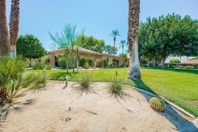 Image de Cool Rancho Mirage Oasis avec vue