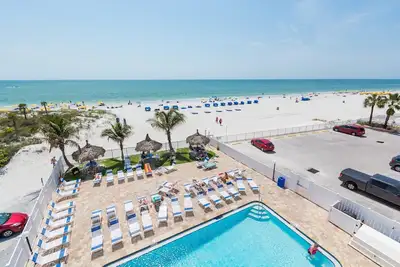 Image de Condo de luxe - Vue panoramique Ă la fois de John's Pass & Direct Ocean Front