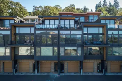 Image de Loft de luxe 3 chambres avec vue sur le fleuve Columbia dans le centre-ville de Hood River, pour 6