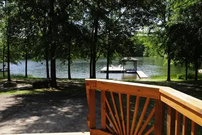 Image de Blue Skies at Lake Anna, une retraite phénoménale au bord de l'eau