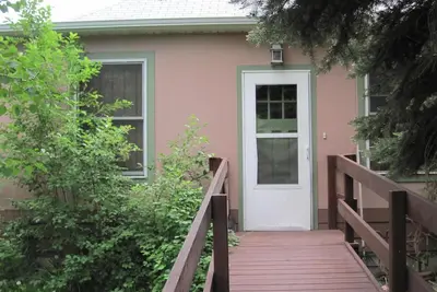 Image de 2 chambres, 2 salles de bain, 1\/2 maison en ville Wild Western