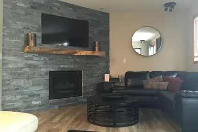 Image de Emplacement idéal. Maison de ville confortable Sunpeaks idéale pour les familles ou les groupes