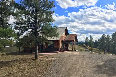 Image de Loma Ponderosa - Cabane de luxe en cèdre sur 3 acres privés