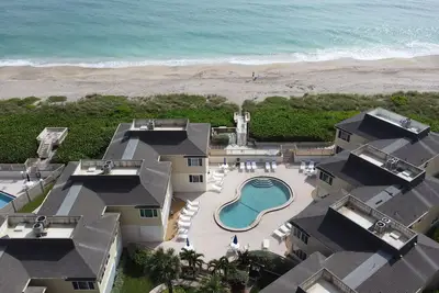 Image de Little Ocean Club - Accès direct à la plage et piscine chauffée