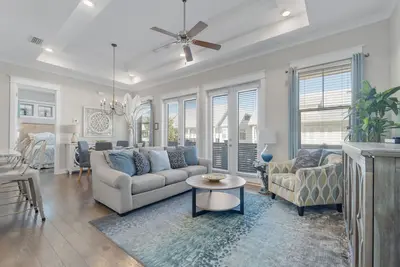 Image de Prominence 30a-2bd 2ba pour 6 personnes-Chariot De Golf-6 Vélos-Près de la plage-Lg Pool- «Le Hub»