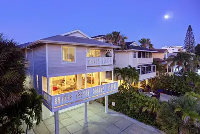 Image de Luxury Beach Home, 80 ÉTAPES De La Plage, Piscine De Resort, CLÉ Siesta, 6 Lits Ou 3