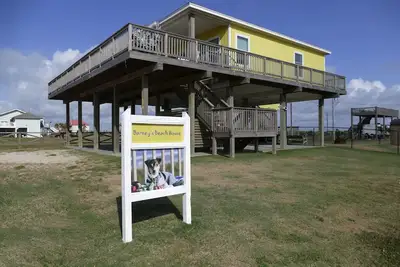 Image de Barney's Beach House - Ocean Front - Cour clôturée pour chiens - Wrap Around Deck