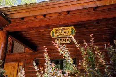 Image de Belle cabine de luxe dans la communauté Shores à Rainbow Lake fermée