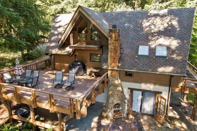 Riverfront Mt. Chalet Rainier \/ Crystal Mountain