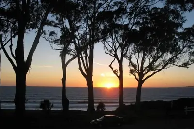 Image de La Selva Beach House avec vue sur l'océan!