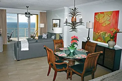 Image de Superbe Condo Tropic Winds - Service de plage gratuit - Grand balcon - Netflix! !