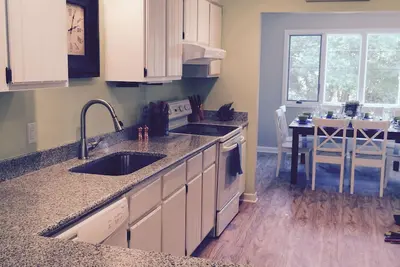 Image de Complètement Redone, Great Location Dewey Beach 4Br, 3 Bath Complet