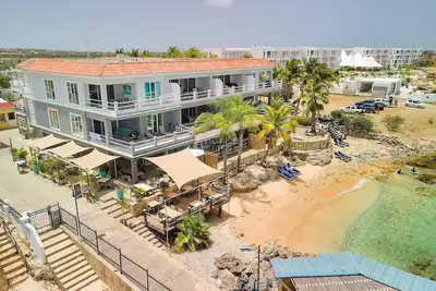 Image de Villa en Bord de Mer avec Beau Jardin Tropical 2 - 10 Personnes