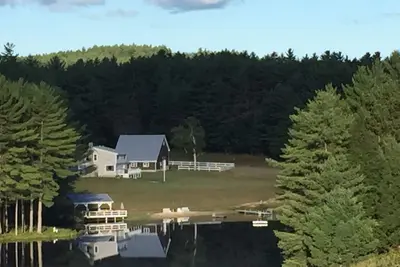 Image de Plage privée, zone picinic couverte, foyer, minutes de Conway, Nh, Ski