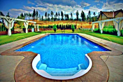 Image de Maison privée avec piscine d'eau salée de luxe près des vignobles Summerhill et CedarCreek