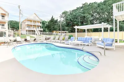 Image de Piscine privée | En face de la plage | Près de Barefoot Landing & Attractions