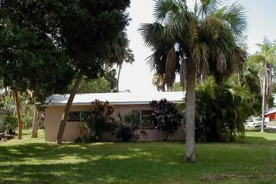 Charmant Vintage-Retro Florida Cottage. . . Carefree 'Beach Blanket Bungalow'