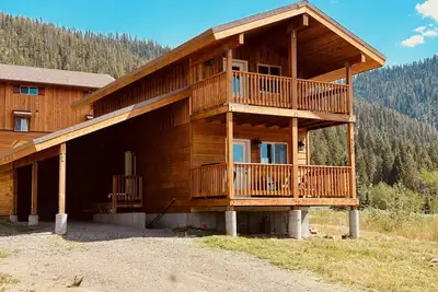 Image de Cabine de 3 chambres / 2 salles de bain à 12 minutes de Yellowstone Park - 8 personnes. Des vues incroyables.