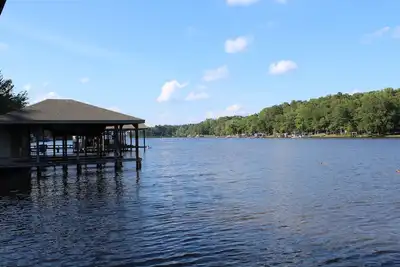 Image de Evadez-vous de tout cela et profiter du lac Gaston pour One More Day!