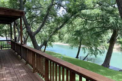 Image de Little Ponderosa River Retreat- Maison de luxe en bord de rivière à Guadalupe!