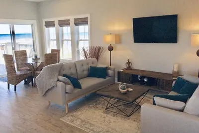 Nouvelle Liste: Oceanfront Penthouse 2br, 2ba w \/ Pool! Incroyable propriété de plage 💙!