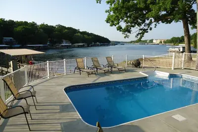 Image de 7 Chambre Accueil avec piscine privée et un quai privé