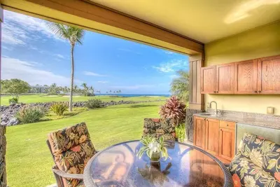 Image de Hali'i Kai 12e Oceanfront - Vues sur le golfe et le volcan avec la salle de sport du spa et de la piscine