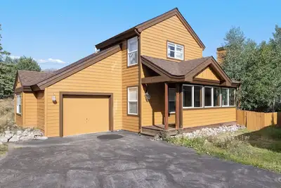 Image de Ed's Mountain House - Pet Friendly, Maison spacieuse