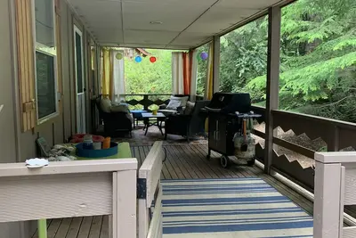 Image de Magnifique maison à aire ouverte. Master suite, salle de couchette, kayaks, Wifi, et plus encore.