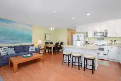 Image de Charmante unité de 3 Br 2 Ba qui est proche de la plage!