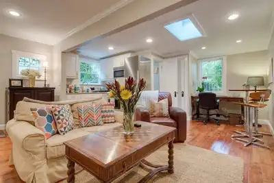 Image de Menlo Park Cottage In Allied Arts