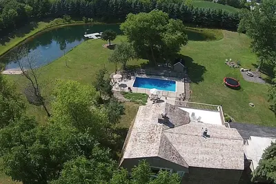 Image de \"La retraite\" 7 1/2 Acre Private Estate