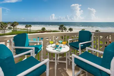 Image de Magnifique condo en bord de mer récemment rénové ~ Marchez jusqu'à Flagler Ave!