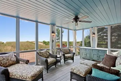 Image de Beachfront, magnifique maison de 5 chambres Ă Michigan City, In (15 personnes)