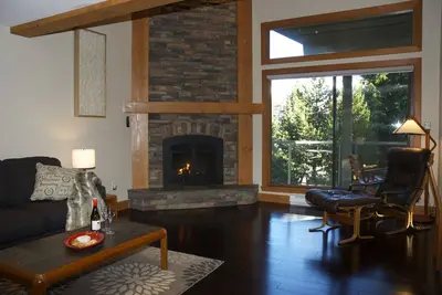Image de Détente, maison de ville rénovée de 3 chambres dans Blueberry Hill Estates