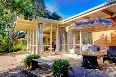 Image de Belle Maison Ă Carmel Woods Surplombant le Hatton Canyon.