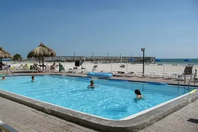 Image de 5 * Beach Front, 3br / 2ba, 1470 ~ Sf ~ Exclusive Sand Dollar Resort